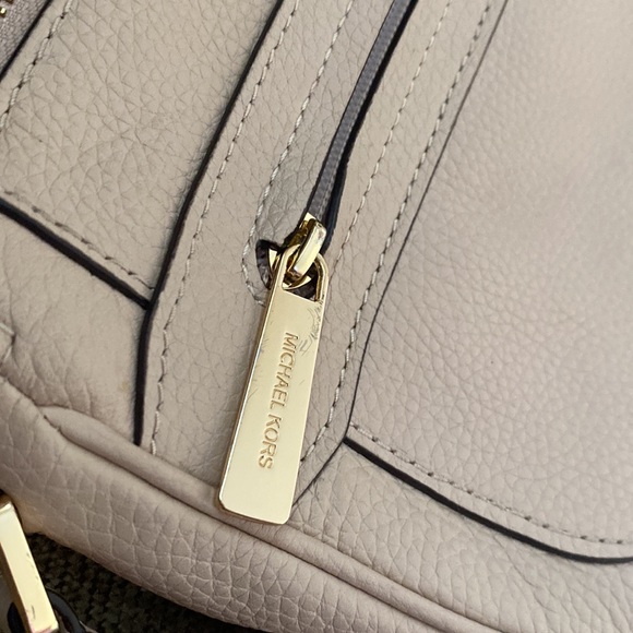 Michael Kors Julia Messenger Bag - Picture 13 of 16